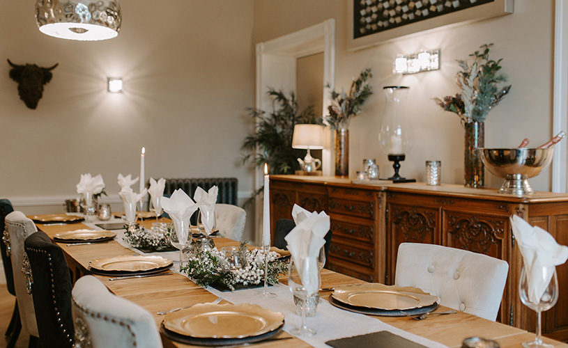 How to create a stylish Christmas dinner table décor